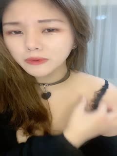 5paw5p2l55qE576O5aWz57uI5LqO6ISx5LqG77yM5YWo56iL6Zyy6IS45Zyo54u85Y+L55qE5oyH5oyl5LiL5ryP5Ye6546p5byE6aqa5aW25a2Q77yM6YC86YC86IKl576O5aSa5rGB6Ieq5bex5oqg552A57uZ54u85Y+L55yL5rWq5Y+r